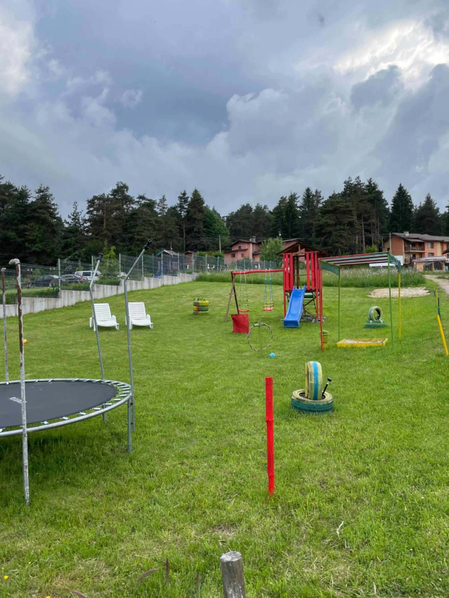 Vila Къщи Мaхони Cigov Čark Exteriér fotografie